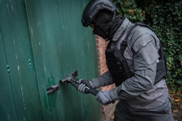 t1-black-green-door-1701-en-f408894b-a57e-4fe0-ae71-b8431d0fcc66-E0028303 Forcible Entry Tool T1