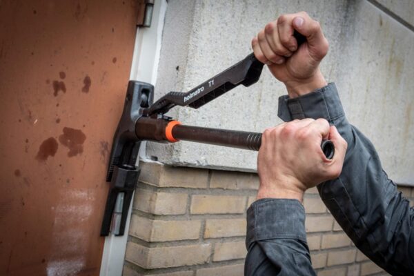 t1-black-pulling-hinges-outside-1269-en-45e0ecaa-6f75-4ddf-8320-213e430e8602-E0028272 Forcible Entry Tool T1