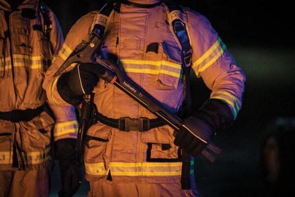 t1-shoot-7326-en-1d3f18d6-293e-4128-87b7-fc26a174b9b4-E0026719 Forcible Entry Tool T1